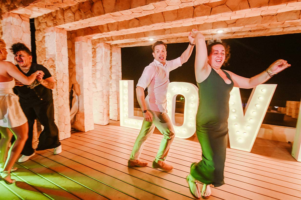 Destination-Wedding-Mhia-and-Mitchell-Hotel-Royalton-Riviera-Cancun-1018