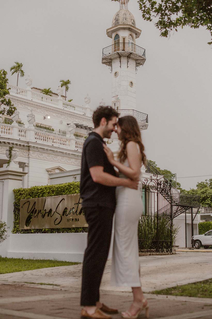 Engagement-Session-Marily-and-Nathan-Paseo-de-Montejo-Merida-Mexico-002